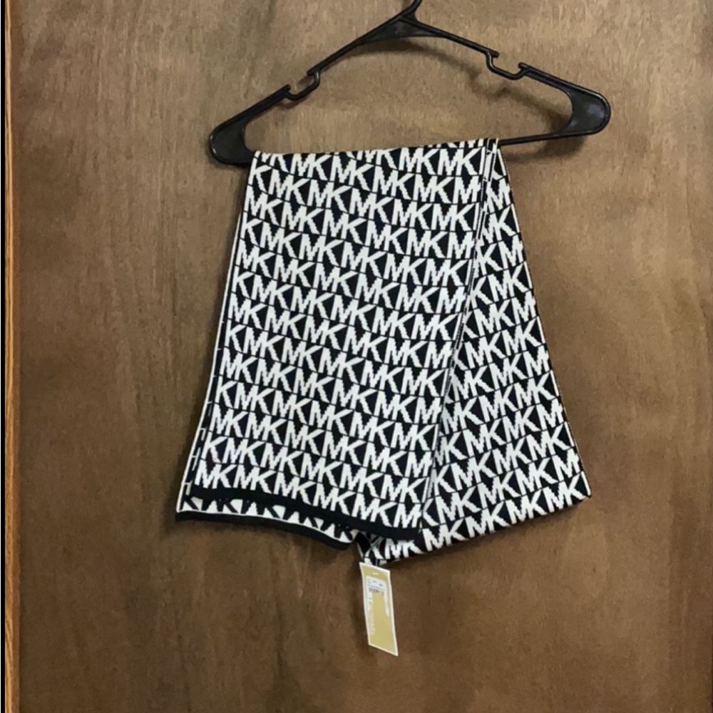 NWT Michael Kors Scarf‎